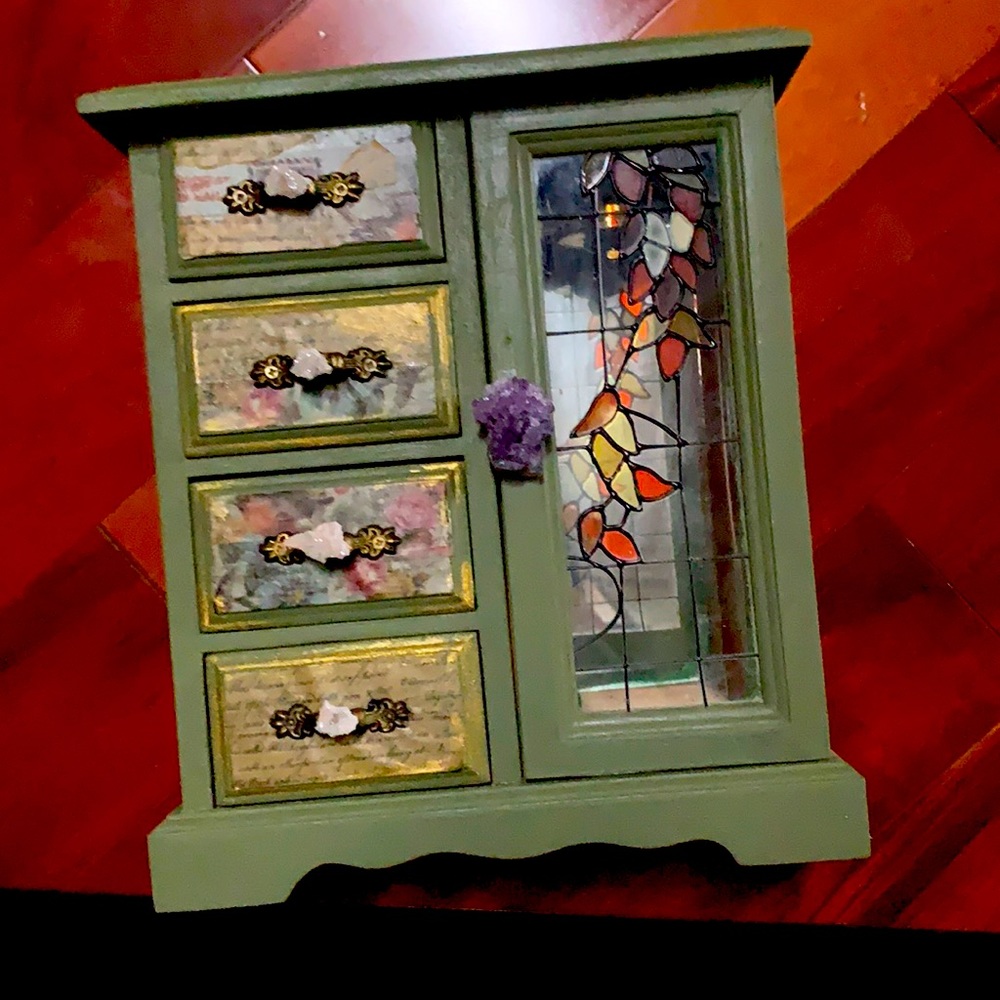 Vintage refurbished music jewelry box